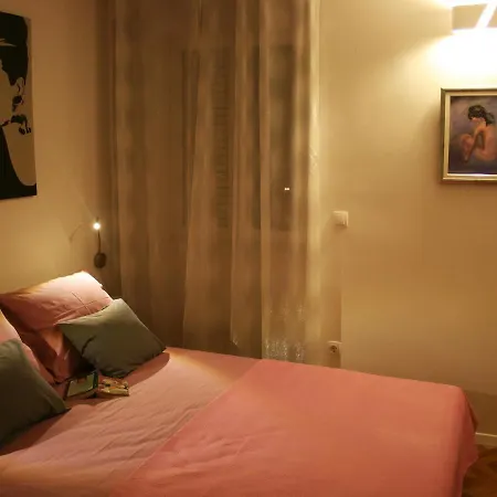 Old Center Apartment *